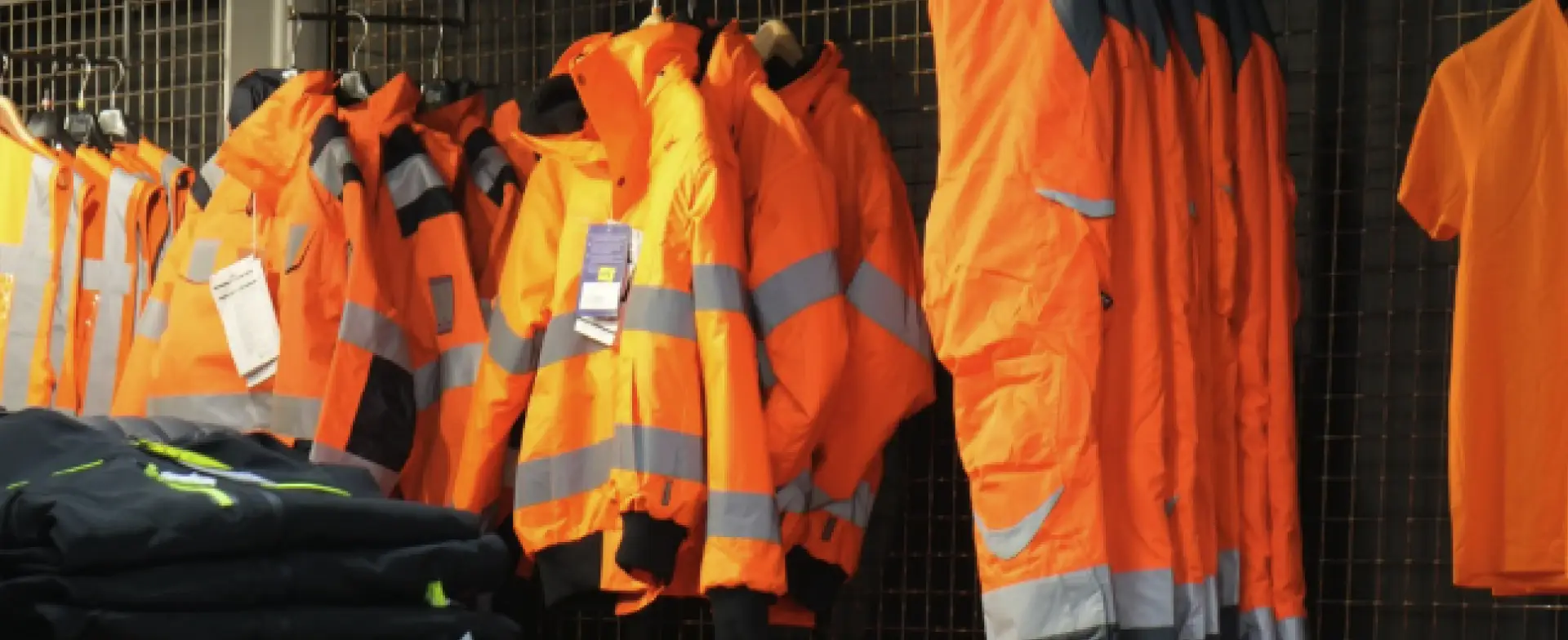 Abbigliamento da lavoro invernale tecnico: perché scegliere capi certificati